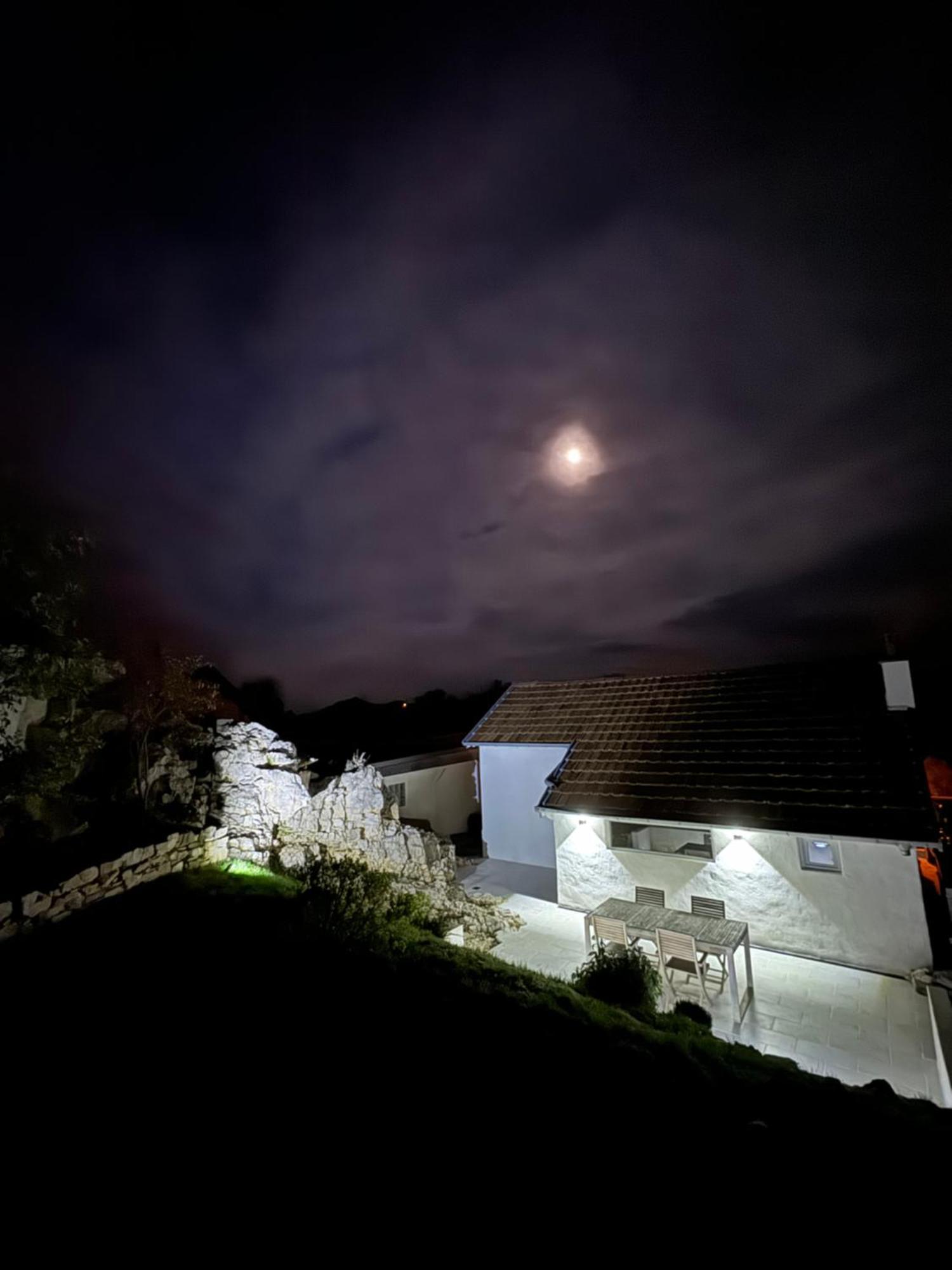 Maison Au Bord De L'Eau Les Roches Rochefort-sur-Nenon Esterno foto