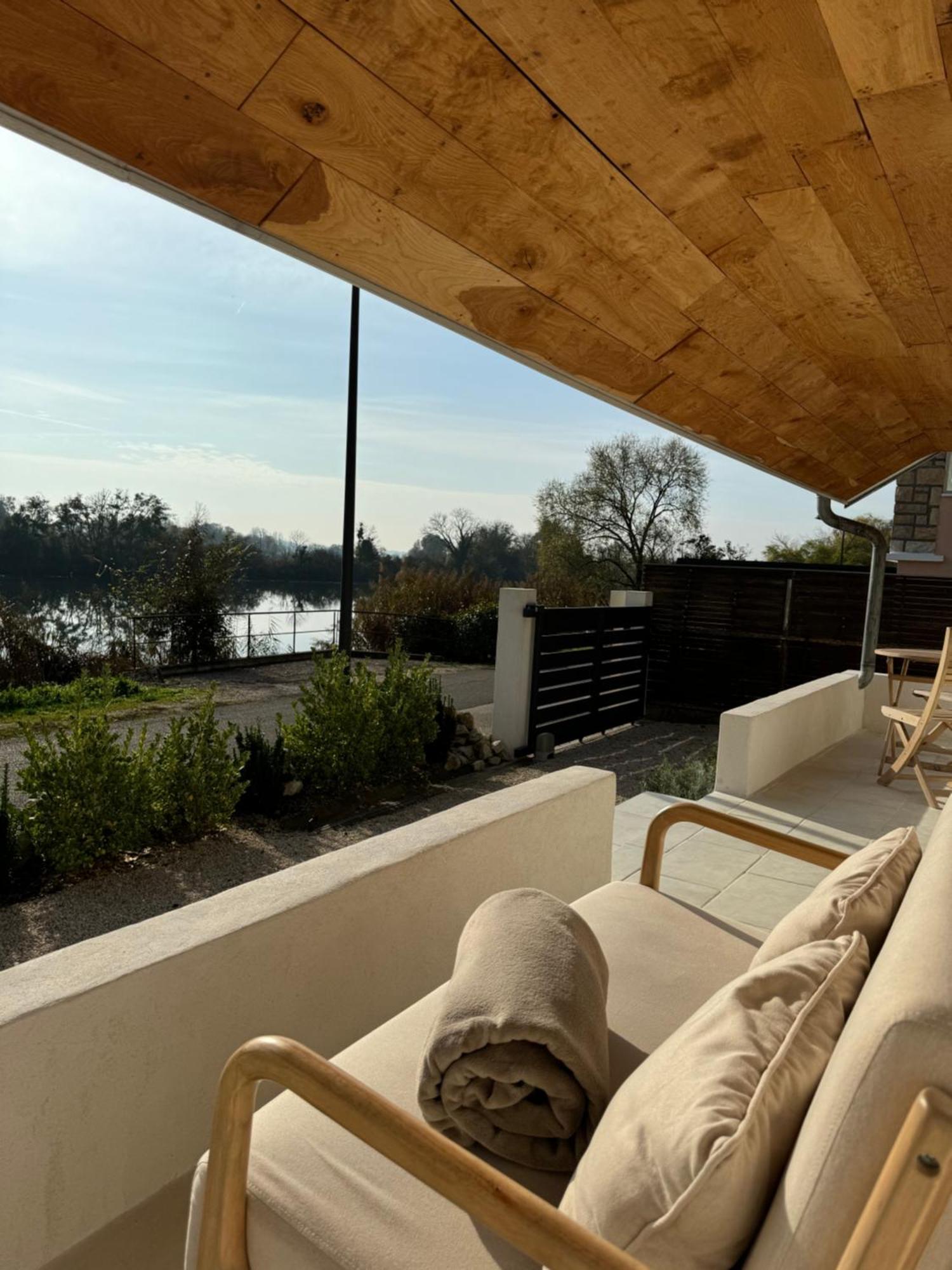 Maison Au Bord De L'Eau Les Roches Rochefort-sur-Nenon Esterno foto